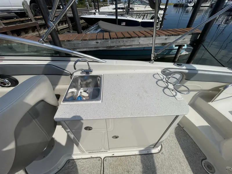 Slide: The Image of Sea Ray 280 Sun Deck 2010 - 35