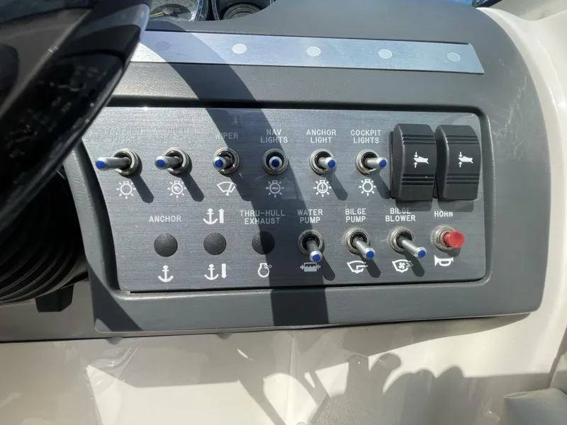 Slide: The Image of Sea Ray 280 Sun Deck 2010 - 36