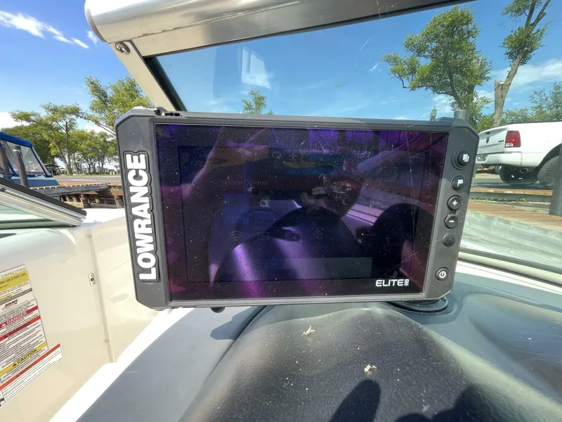 Slide: The Image of Sea Ray 280 Sun Deck 2010 - 38