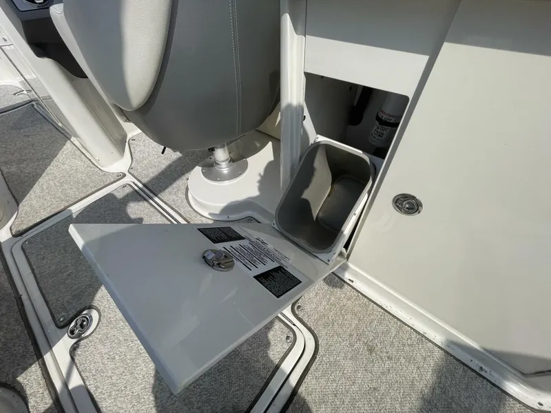 Slide: The Image of Sea Ray 280 Sun Deck 2010 - 45