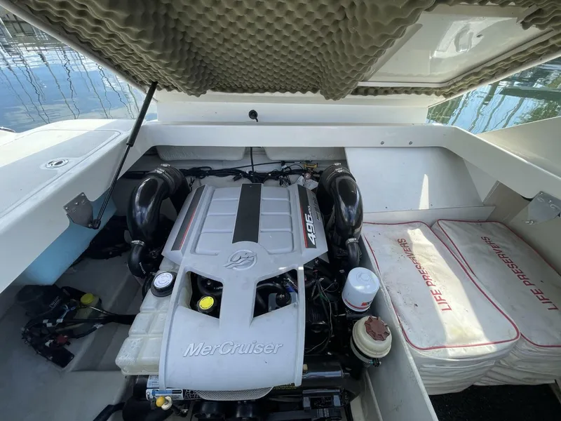 Slide: The Image of Sea Ray 280 Sun Deck 2010 - 49