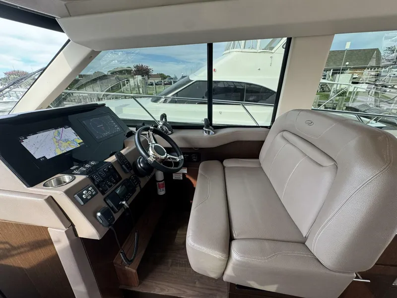 Slide: The Image of Regal 42 Fly 2017 - 22