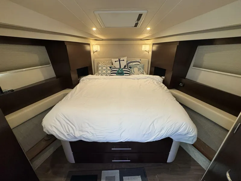Slide: The Image of Regal 42 Fly 2017 - 30