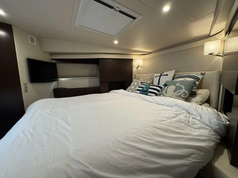 Slide: The Image of Regal 42 Fly 2017 - 32