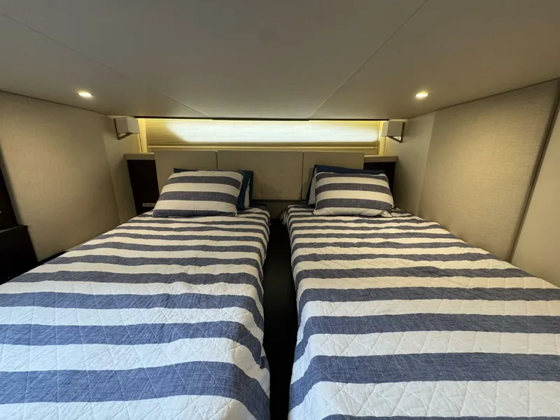Slide: The Image of Regal 42 Fly 2017 - 35