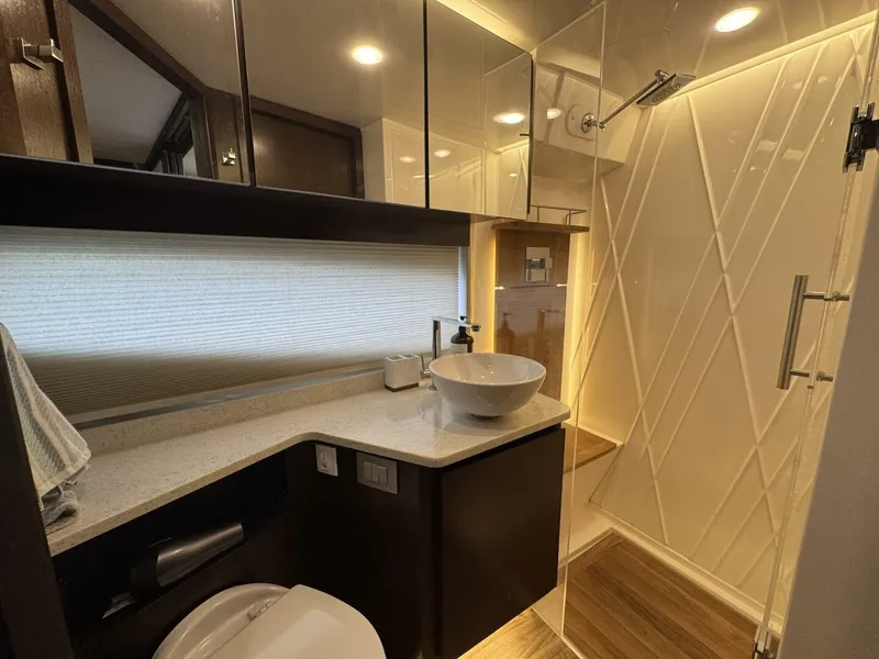 Slide: The Image of Regal 42 Fly 2017 - 40