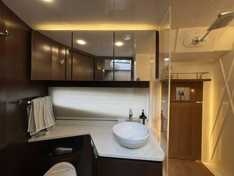 Slide: The Image of Regal 42 Fly 2017 - 41