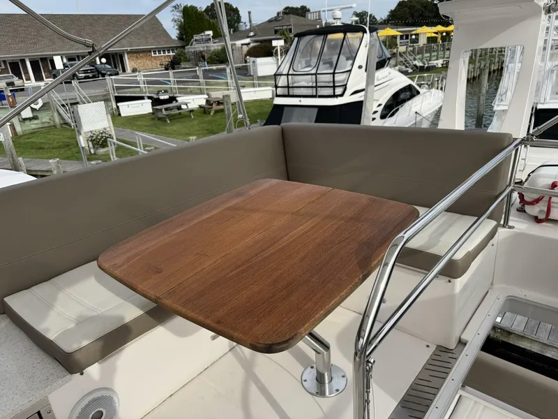 Slide: The Image of Regal 42 Fly 2017 - 44