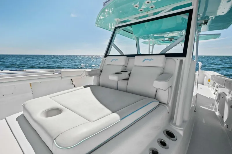 Slide: The Image of Yellowfin 42 Offshore 2017 - 10