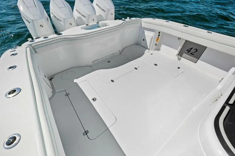 Slide: The Image of Yellowfin 42 Offshore 2017 - 16