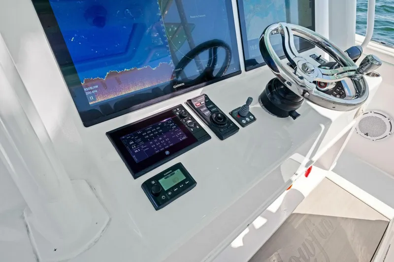 Slide: The Image of Yellowfin 42 Offshore 2017 - 6