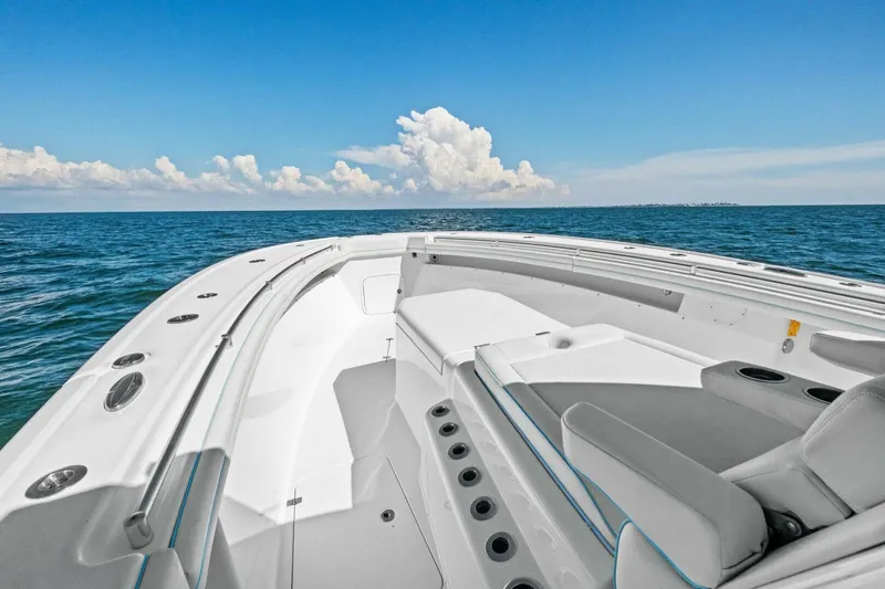 Slide: The Image of Yellowfin 42 Offshore 2017 - 8