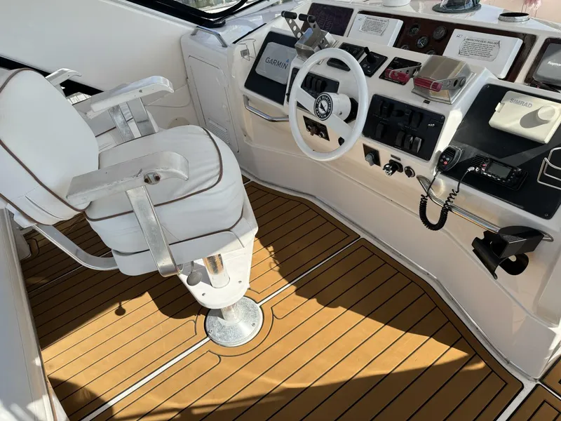 Slide: The Image of Sea Ray 550 Sedan Bridge 1998 - 2
