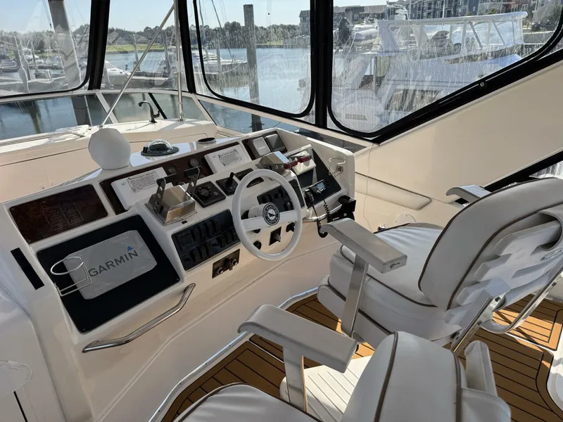 Slide: The Image of Sea Ray 550 Sedan Bridge 1998 - 5