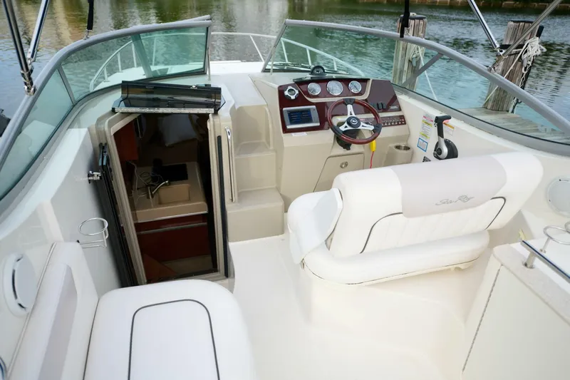 Slide: The Image of Sea Ray 260 Sundancer 2011 - 10