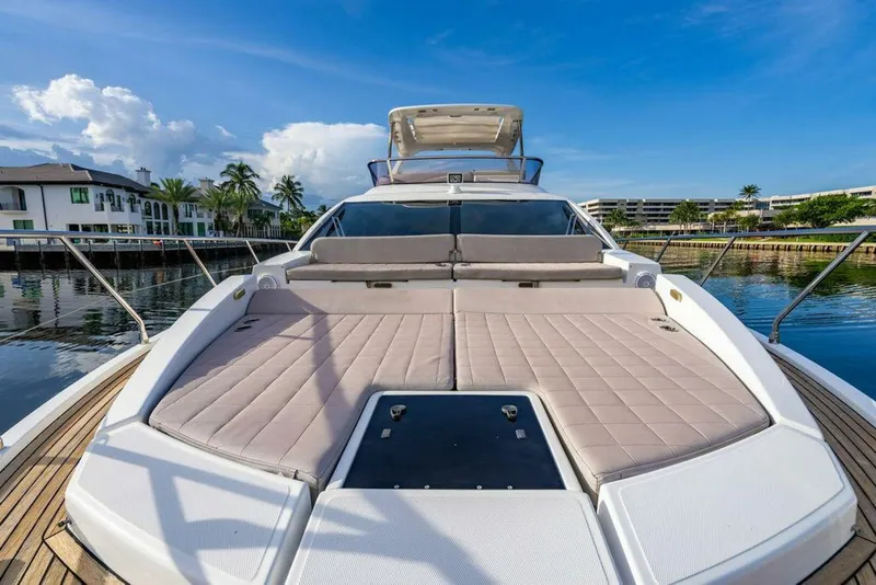 Slide: The Image of Azimut Fly 50 2015 - 31