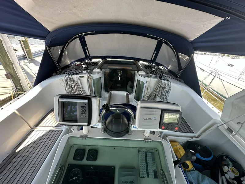 Slide: The Image of Beneteau 1999 - 10