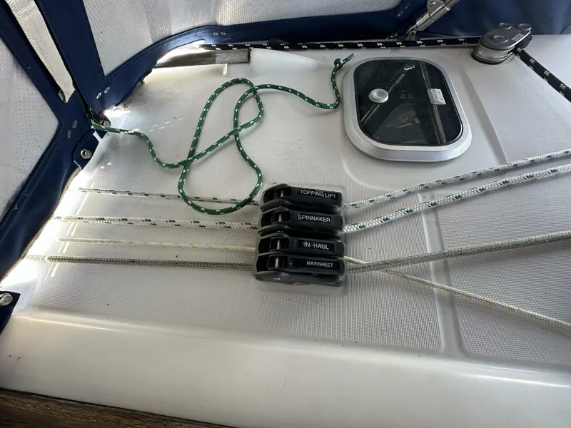 Slide: The Image of Beneteau 1999 - 11