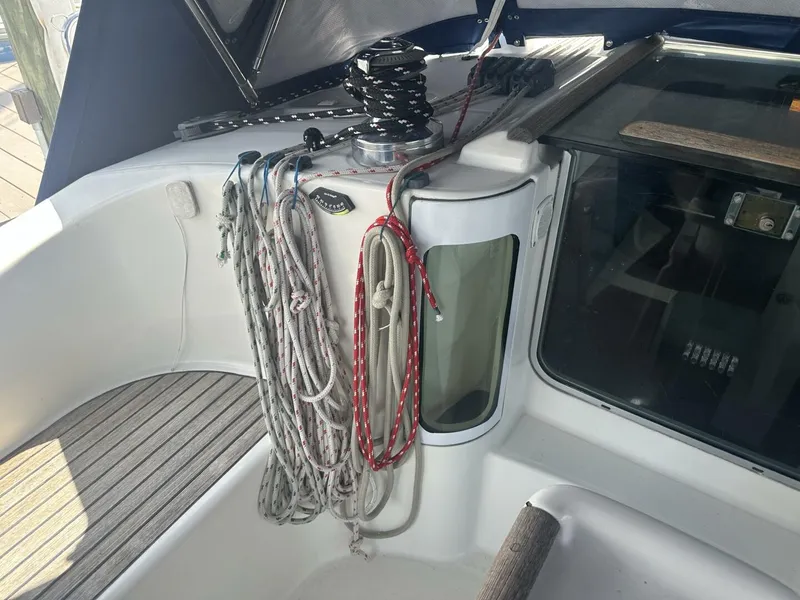 Slide: The Image of Beneteau 1999 - 14