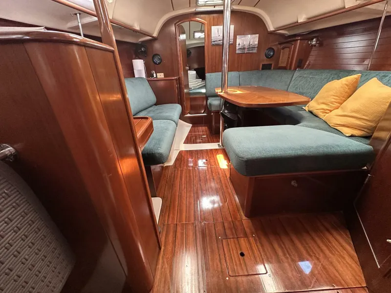 Slide: The Image of Beneteau 1999 - 21