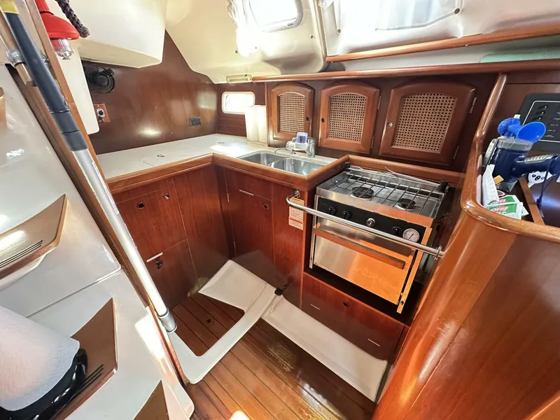 Slide: The Image of Beneteau 1999 - 23