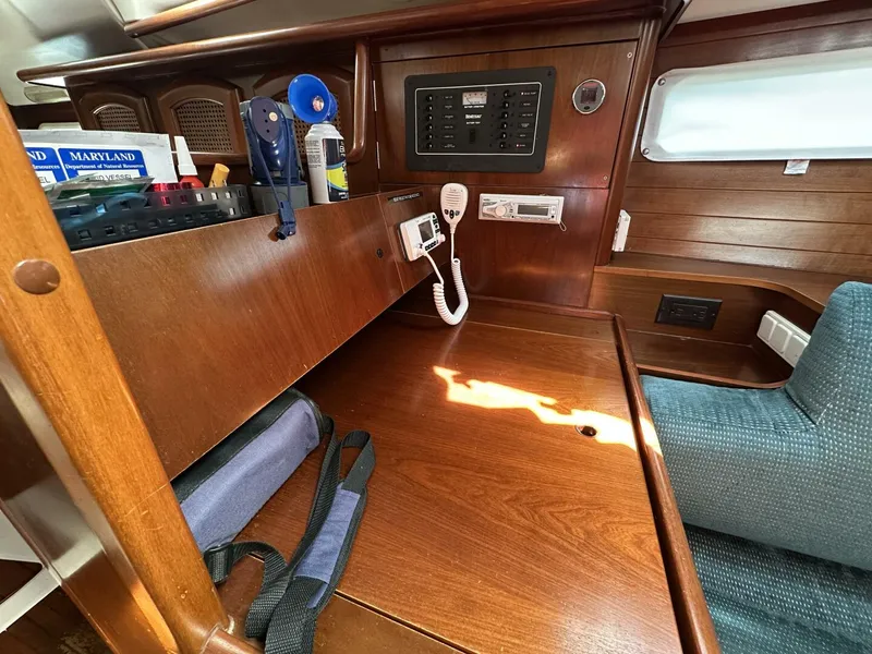 Slide: The Image of Beneteau 1999 - 28