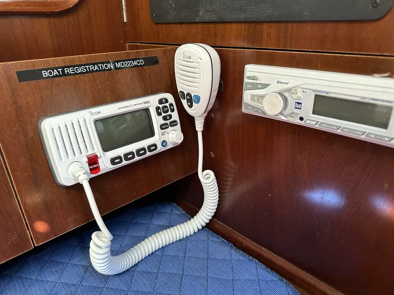 Slide: The Image of Beneteau 1999 - 30