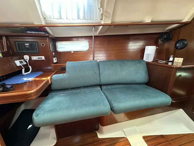 Slide: The Image of Beneteau 1999 - 31