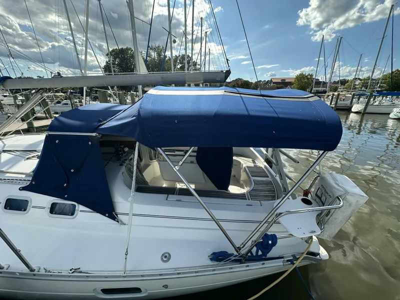 Slide: The Image of Beneteau 1999 - 4