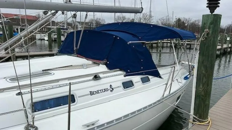 Slide: The Image of Beneteau 1999 - 43