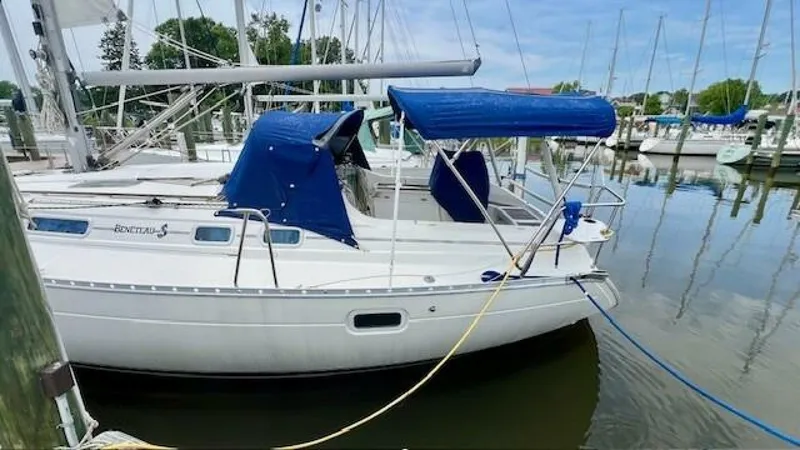 Slide: The Image of Beneteau 1999 - 44