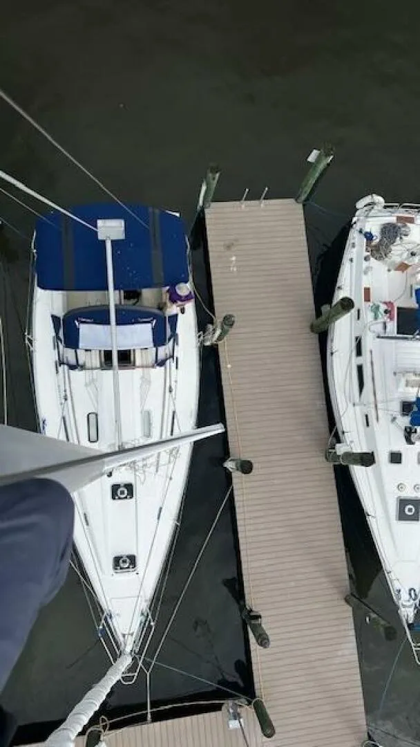 Slide: The Image of Beneteau 1999 - 5