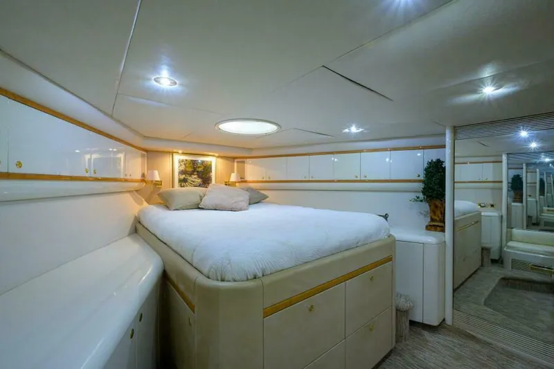 Slide: The Image of Lazzara 80 Cockpit Motoryacht 1998 - 16