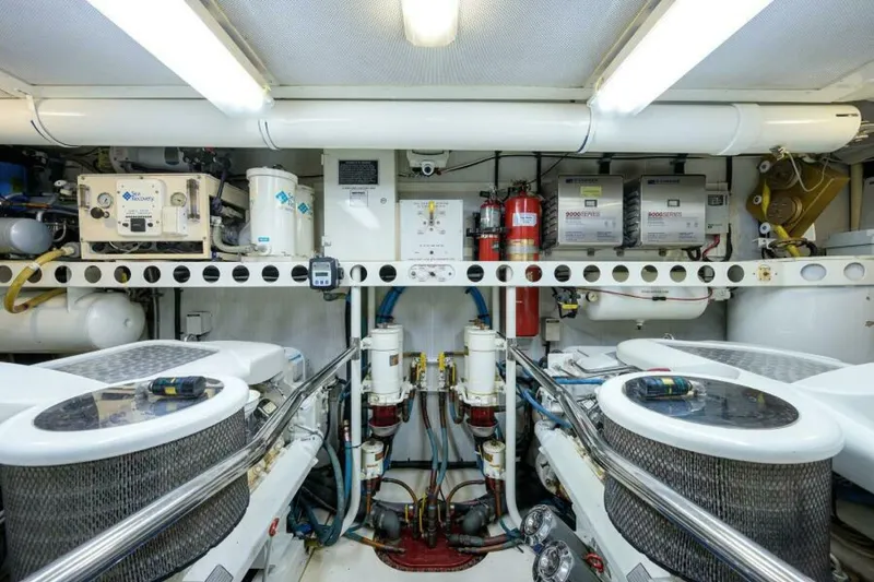 Slide: The Image of Lazzara 80 Cockpit Motoryacht 1998 - 45