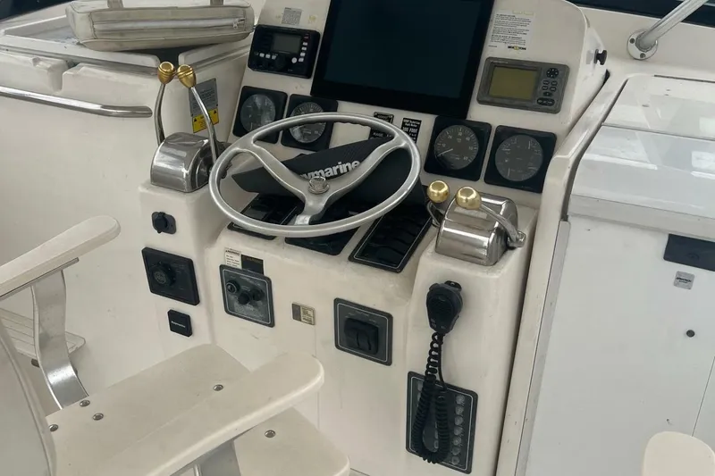 Slide: The Image of Pursuit 3000 Offshore 2001 - 4