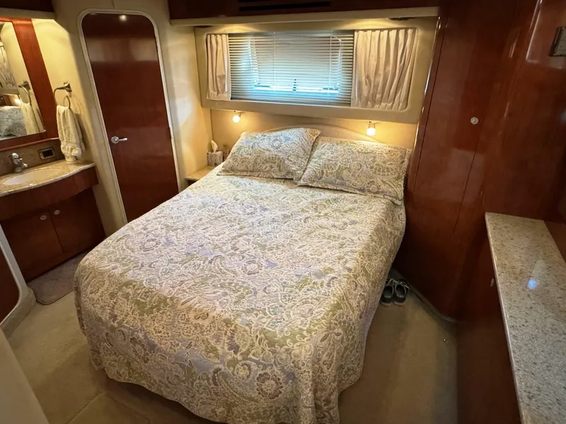 Slide: The Image of Sea Ray 390 Motor Yacht 2004 - 25
