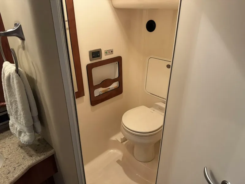 Slide: The Image of Sea Ray 390 Motor Yacht 2004 - 29