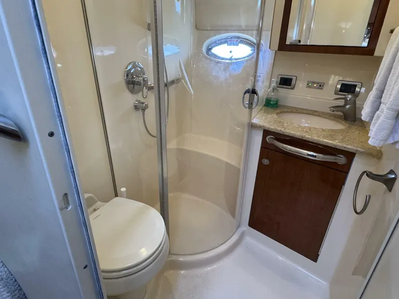 Slide: The Image of Sea Ray 390 Motor Yacht 2004 - 34
