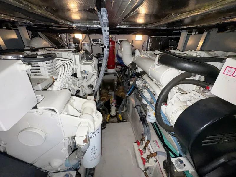 Slide: The Image of Sea Ray 390 Motor Yacht 2004 - 35