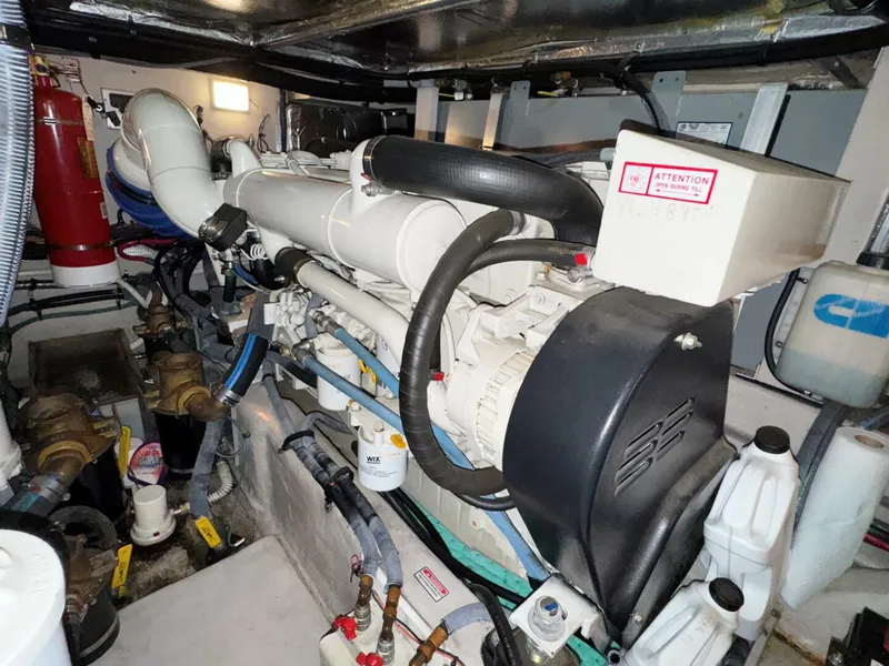 Slide: The Image of Sea Ray 390 Motor Yacht 2004 - 36