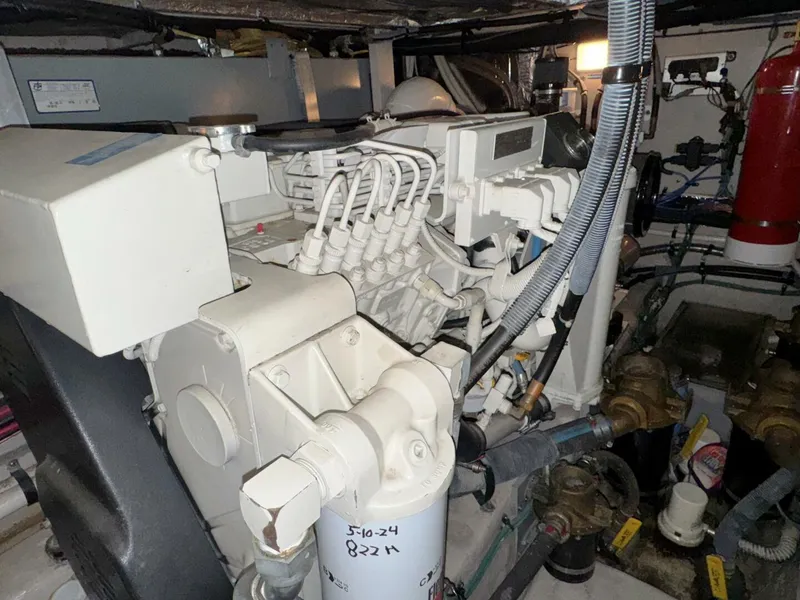Slide: The Image of Sea Ray 390 Motor Yacht 2004 - 37