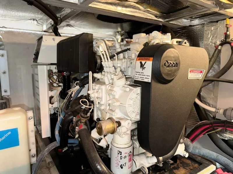 Slide: The Image of Sea Ray 390 Motor Yacht 2004 - 38