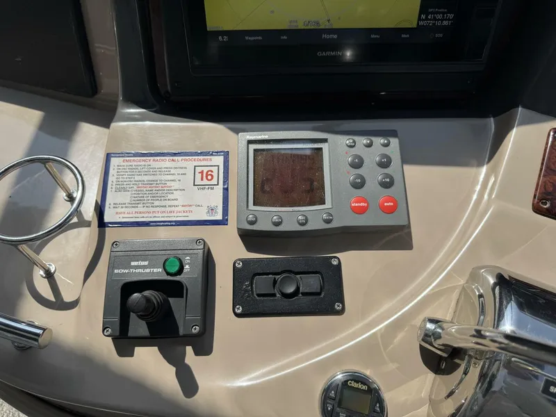 Slide: The Image of Sea Ray 420 Sundancer 2003 - 20