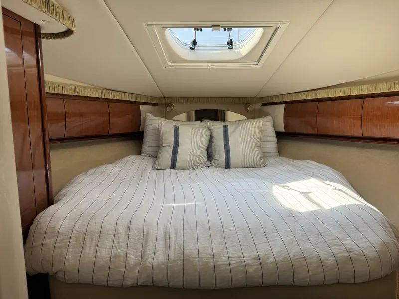 Slide: The Image of Sea Ray 420 Sundancer 2003 - 30