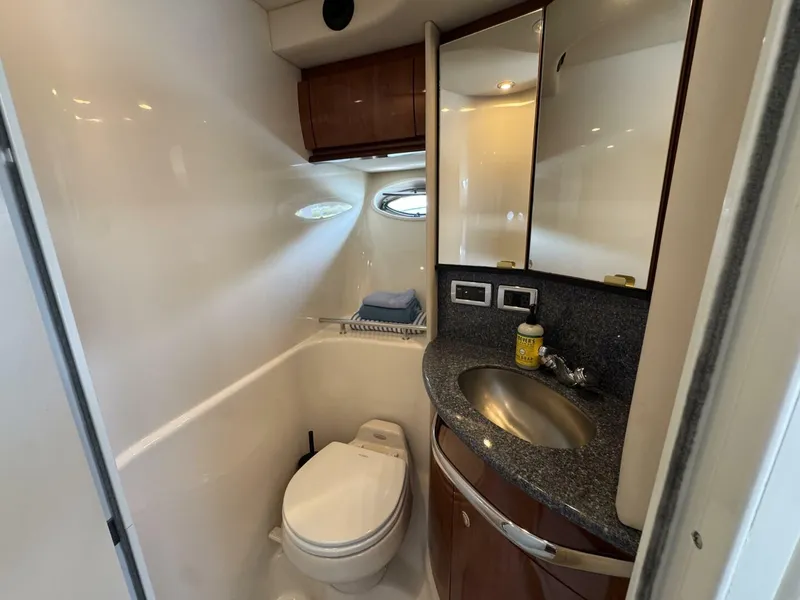 Slide: The Image of Sea Ray 420 Sundancer 2003 - 31