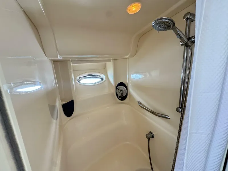 Slide: The Image of Sea Ray 420 Sundancer 2003 - 33