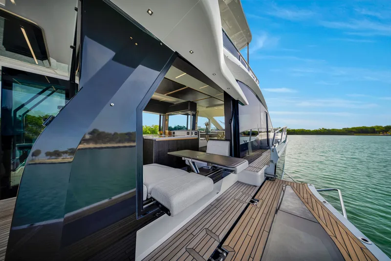 Slide: The Image of Galeon 560 FLY 2024 - 15