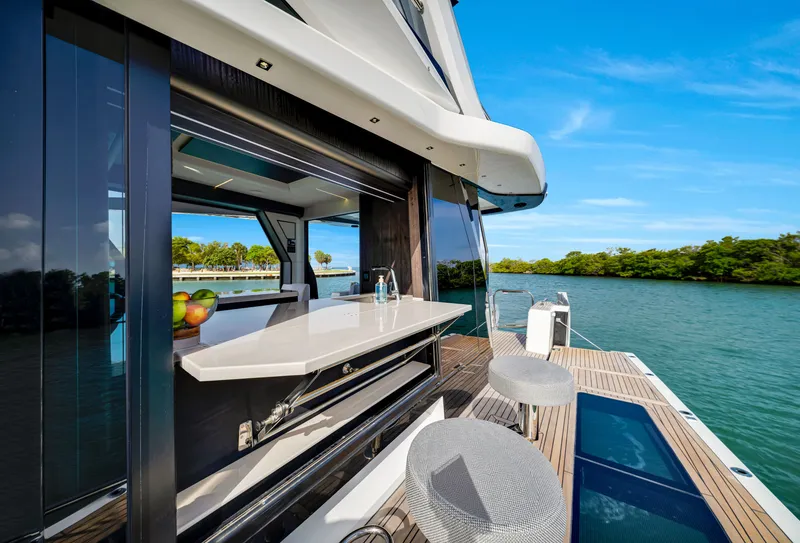 Slide: The Image of Galeon 560 FLY 2024 - 17