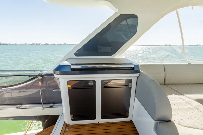 Slide: The Image of Galeon 560 FLY 2024 - 20