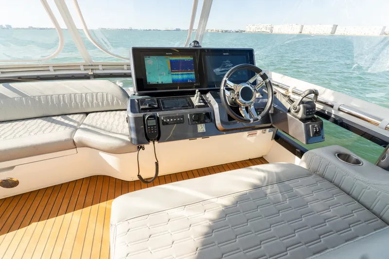 Slide: The Image of Galeon 560 FLY 2024 - 28